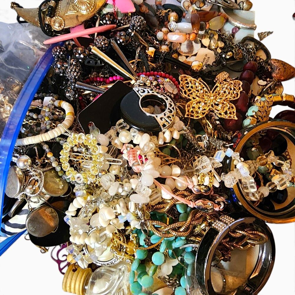 10 LB Unsorted Estate Costume Jewelry Lot Wearable Craft Repair Vintage to Now - Picture 3 of 10